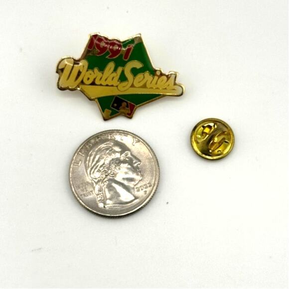 Vintage World Series‎ 1991 Baseball Pin Peter David MLB - Picture 2 of 8
